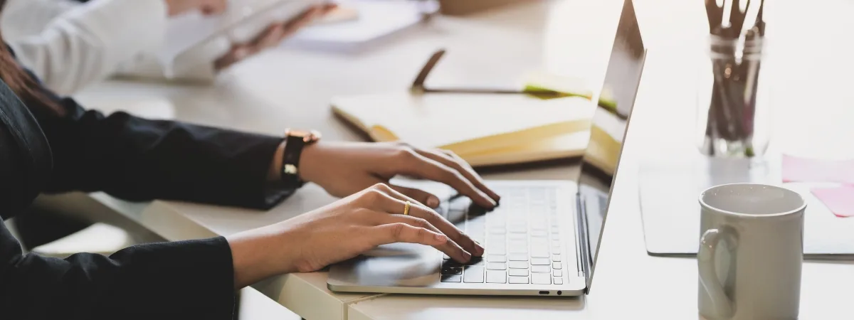 Las 5 mejores aplicaciones de control horario imprescindibles para fichar en el trabajo 2025