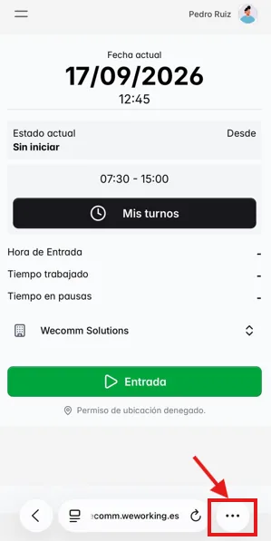 Abrir el menú de Safari para instalar WeWorking en iPhone WeWorking en Safari en iPhone con el menú de la barra inferior marcado